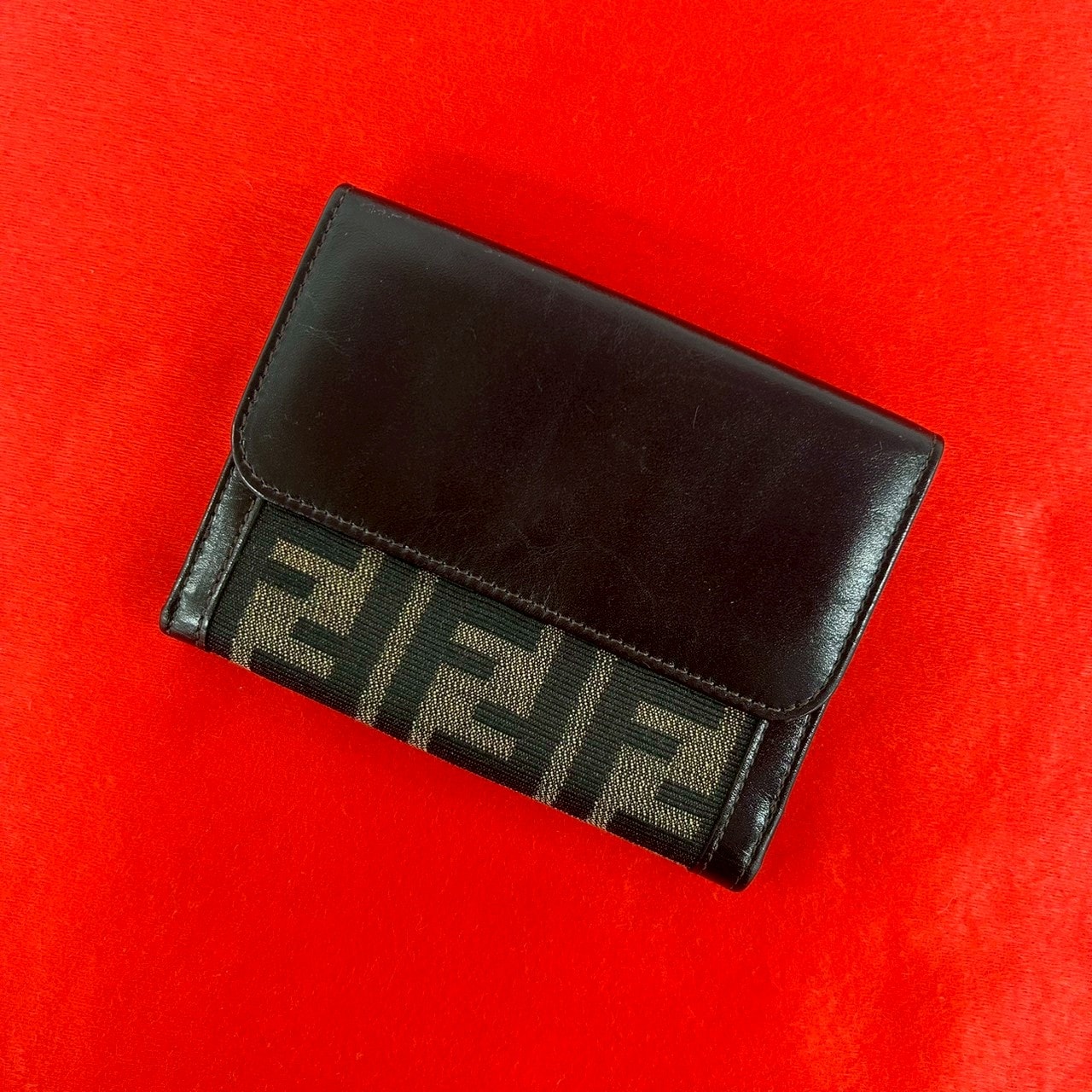 FENDI フェンディ ズッカ FF 柄 キャンバス レザー 二つ折り財布 ブラウン
 36461