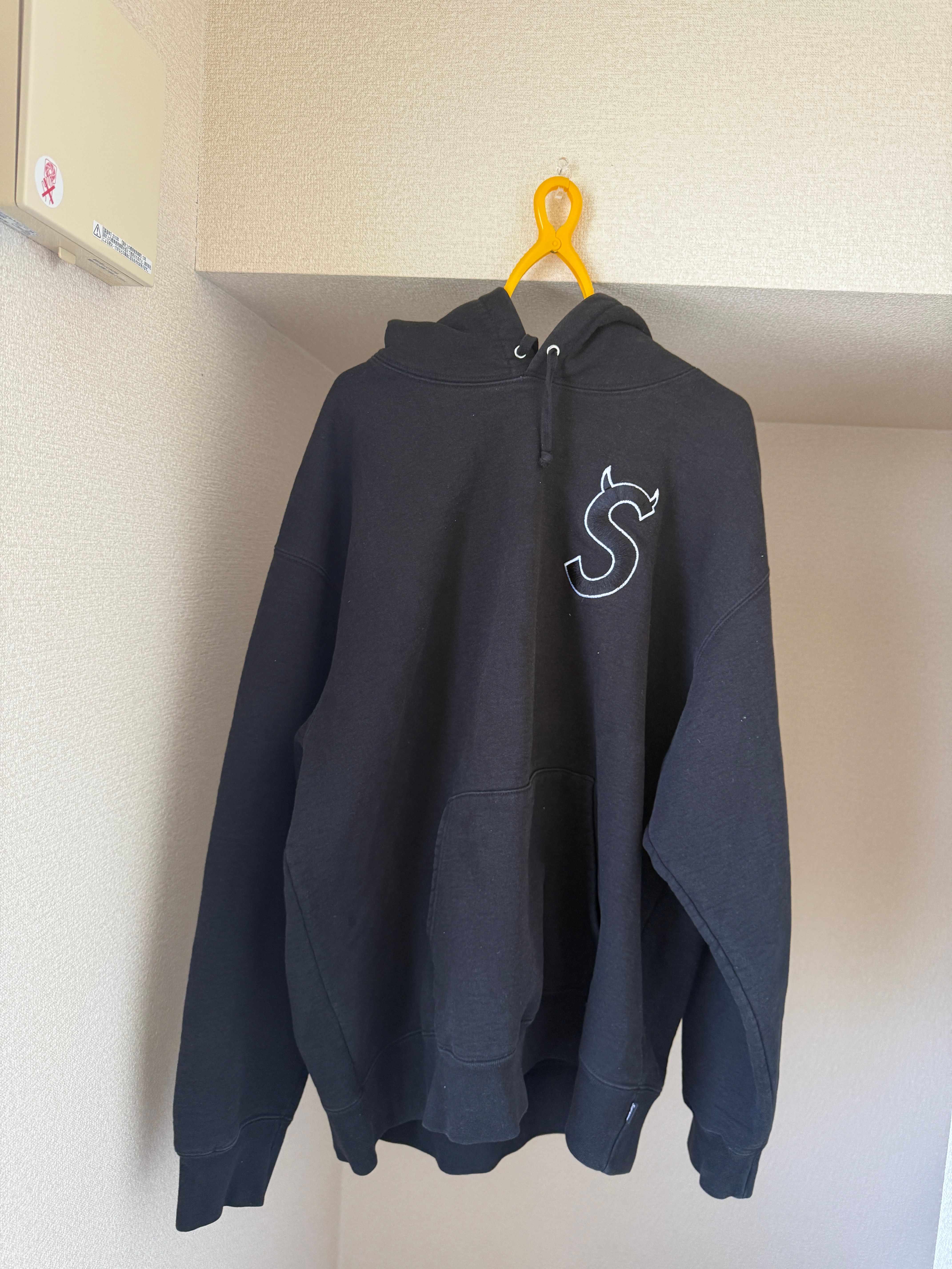 Supreme S Logo Hooded Sweatshirt "Black" (22FW)