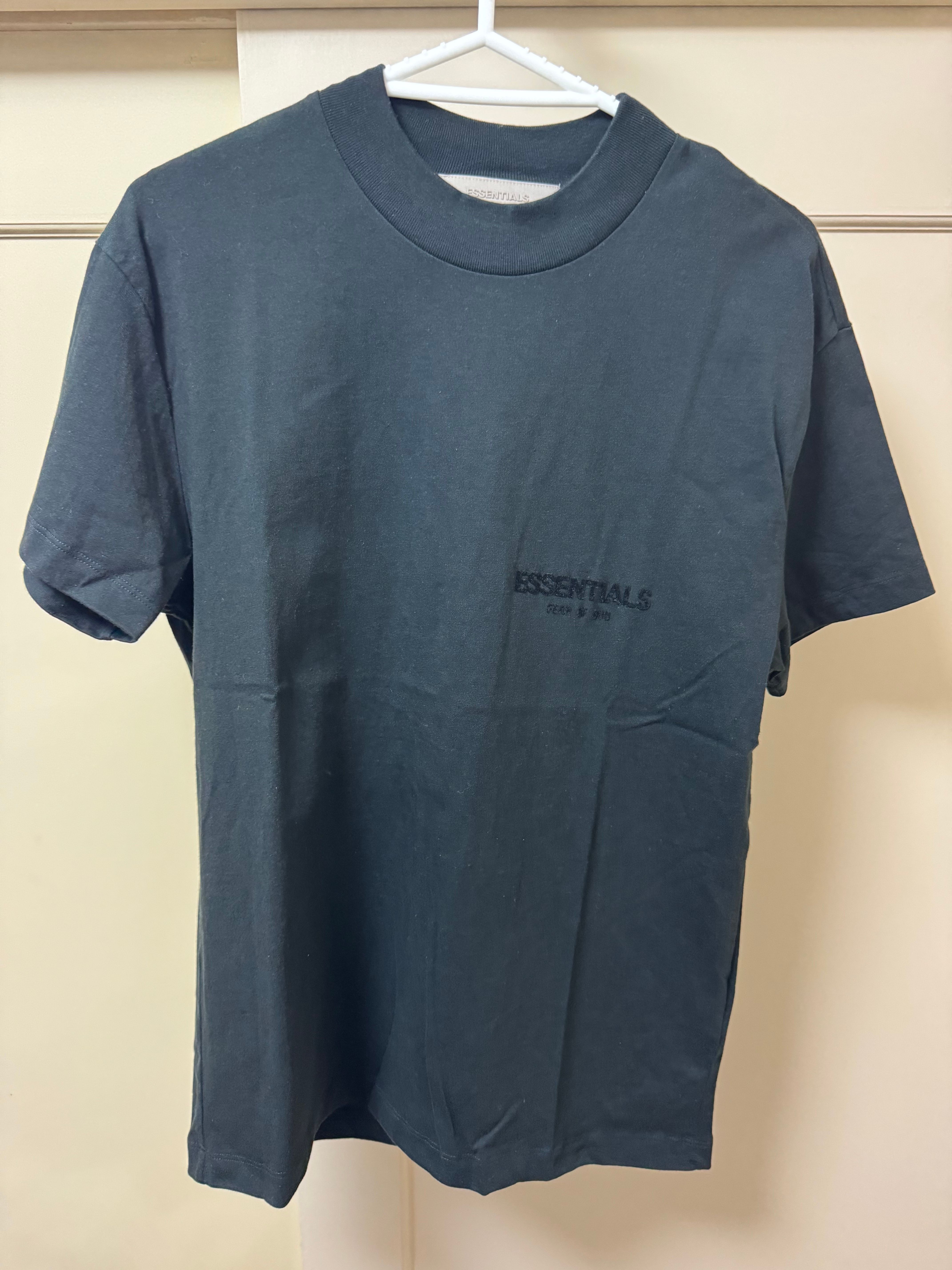 フィアオブゴッド エッセンシャルズ Tシャツ "ストレッチ リモ"