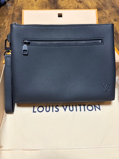ルイヴィトン テイクオフポーチ LVアロエグラム クラッチバッグ レザー M25955 ブラック メンズ LOUIS VUITTON 中古