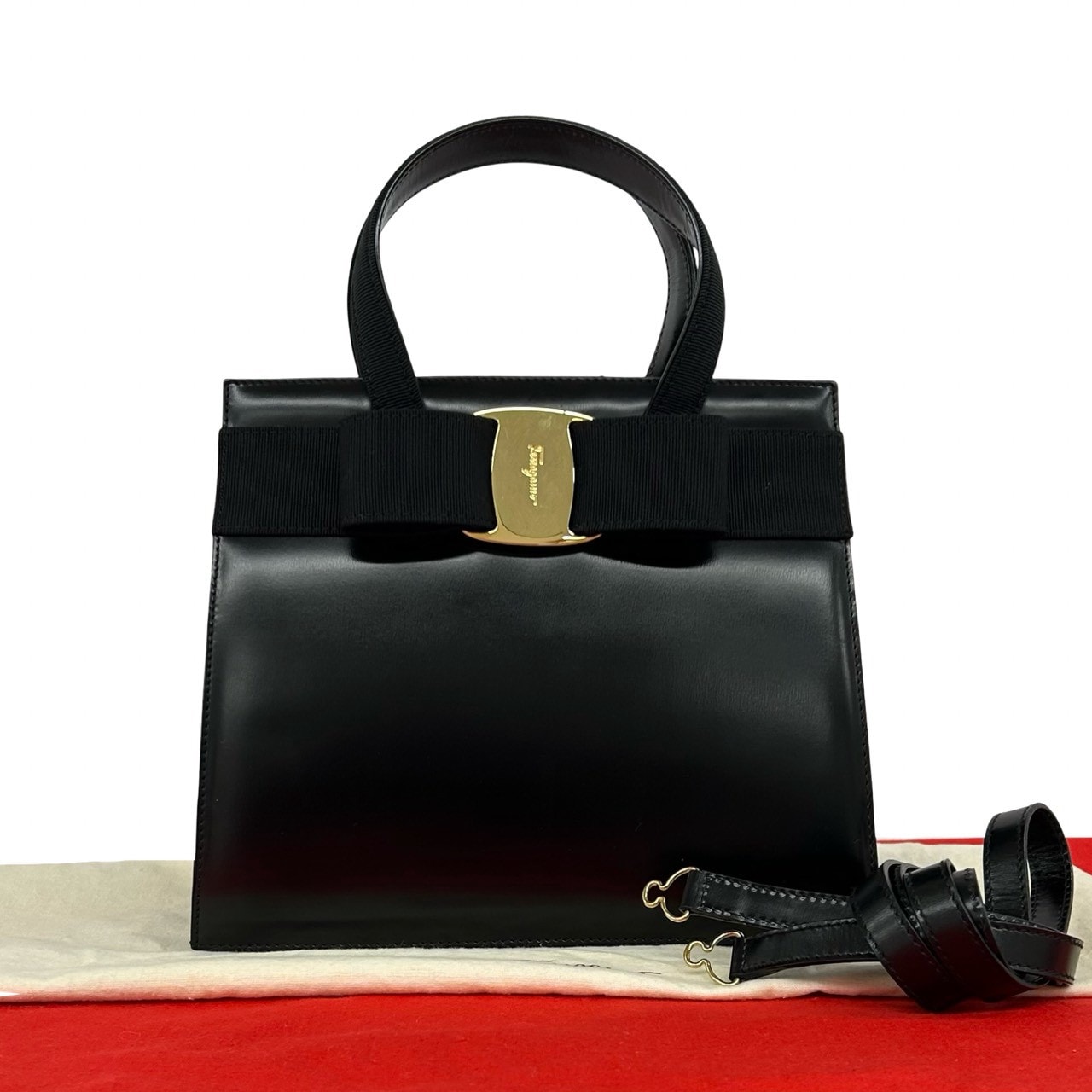 Salvatore Ferragamo サルヴァトーレフェラガモ ヴァラリボン レザー ショルダーバッグ ブラック
 21079
