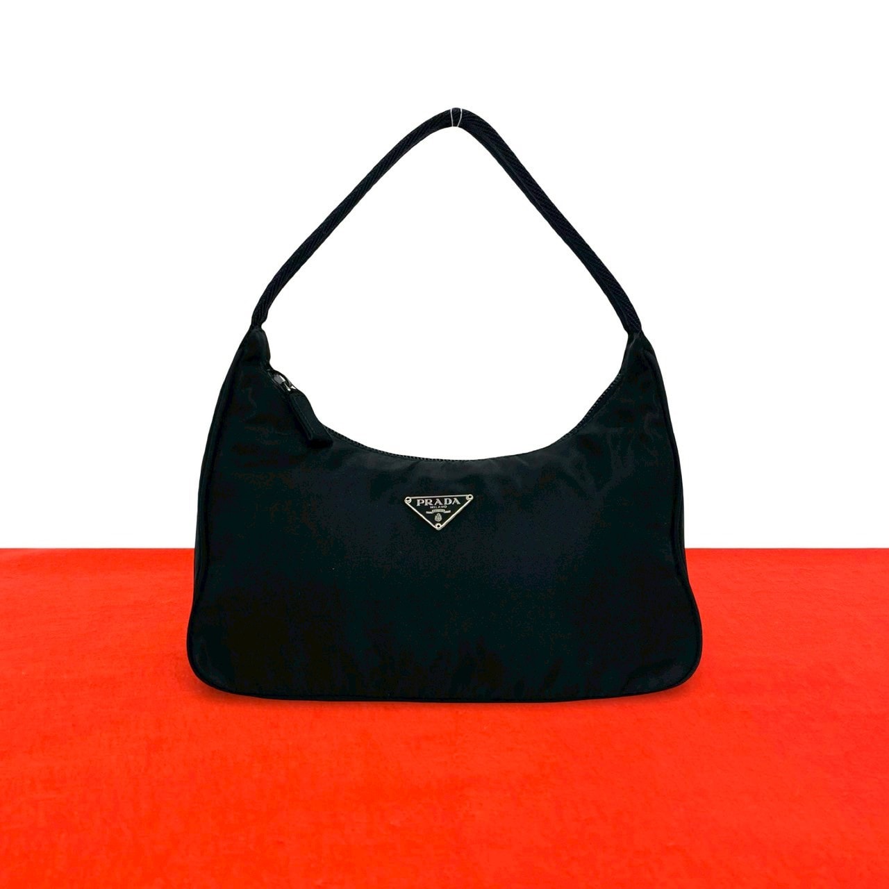 PRADA プラダ 三角ロゴ 金具 ナイロン ハンドバッグ ブラック
04957