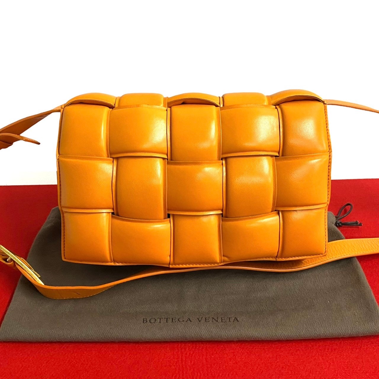BOTTEGA VENETA ボッテガヴェネタ パデット カセット レザー ショルダーバッグ オレンジ
 244-5