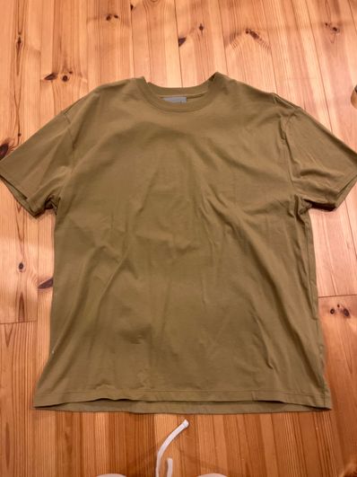 FEAR OF GOD ESSENTIALS S/S TEE "Amber"