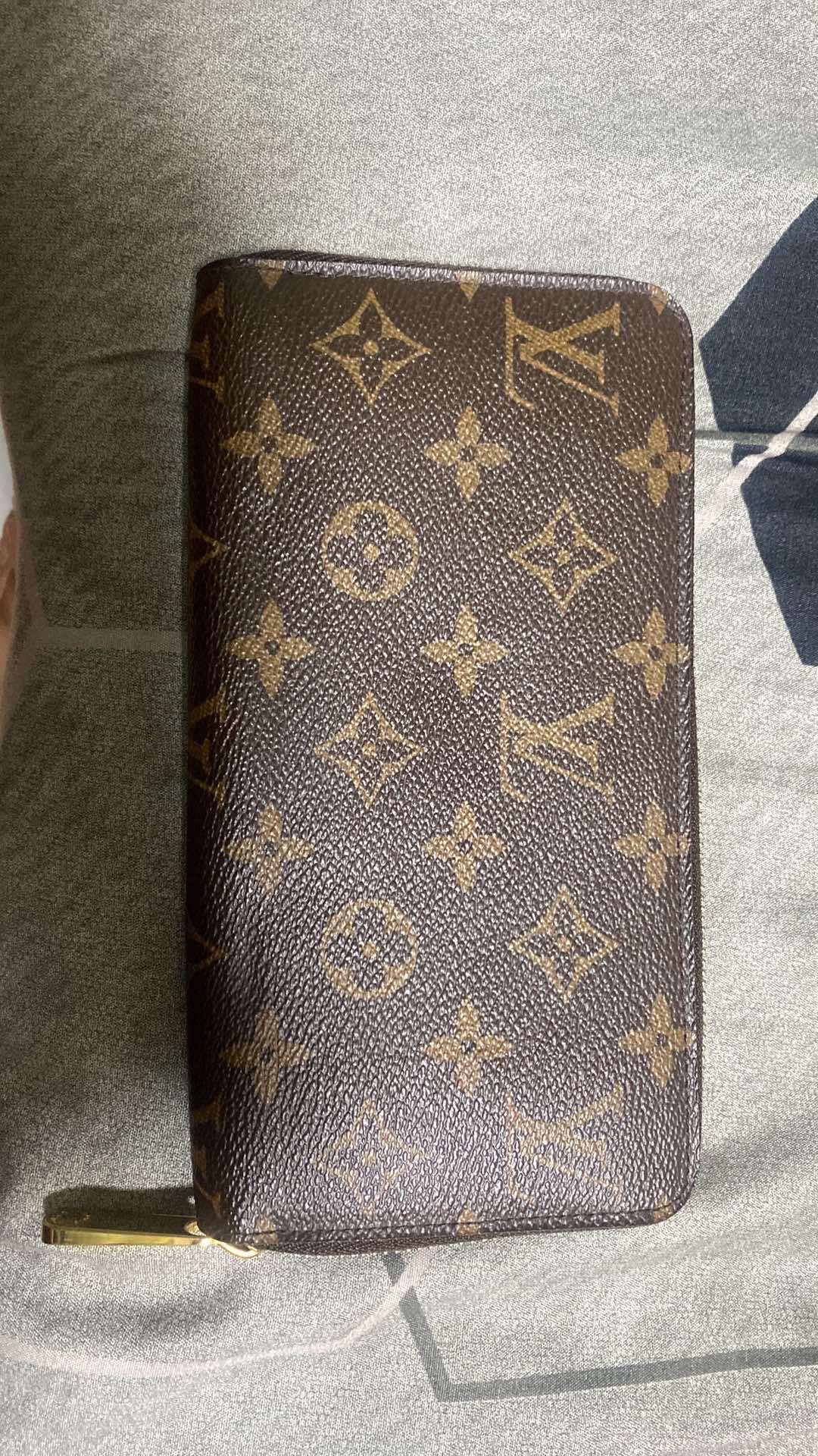 LOUIS VUITTON