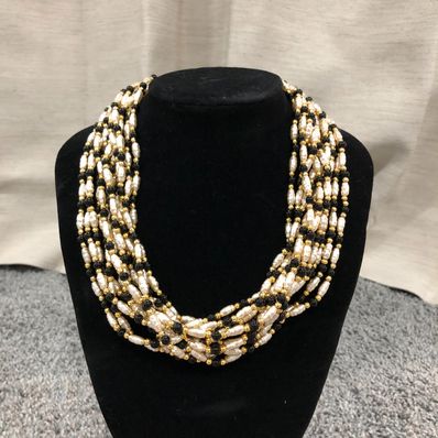 セリーヌ 五重パールネックレス