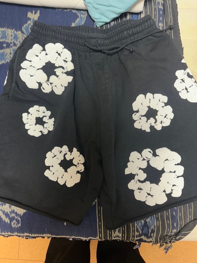DENIM TEARS Cotton Wreath Sweatshorts "Black"