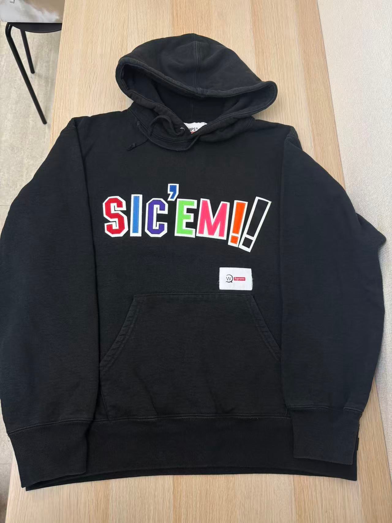 Supreme x WTAPS Sic'em! Hooded Sweatshirt "Black"