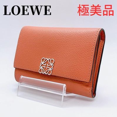 LOEWE Anagram Small Vertical Wallet In Pebble Grain Calfskin "Pink Tulip"