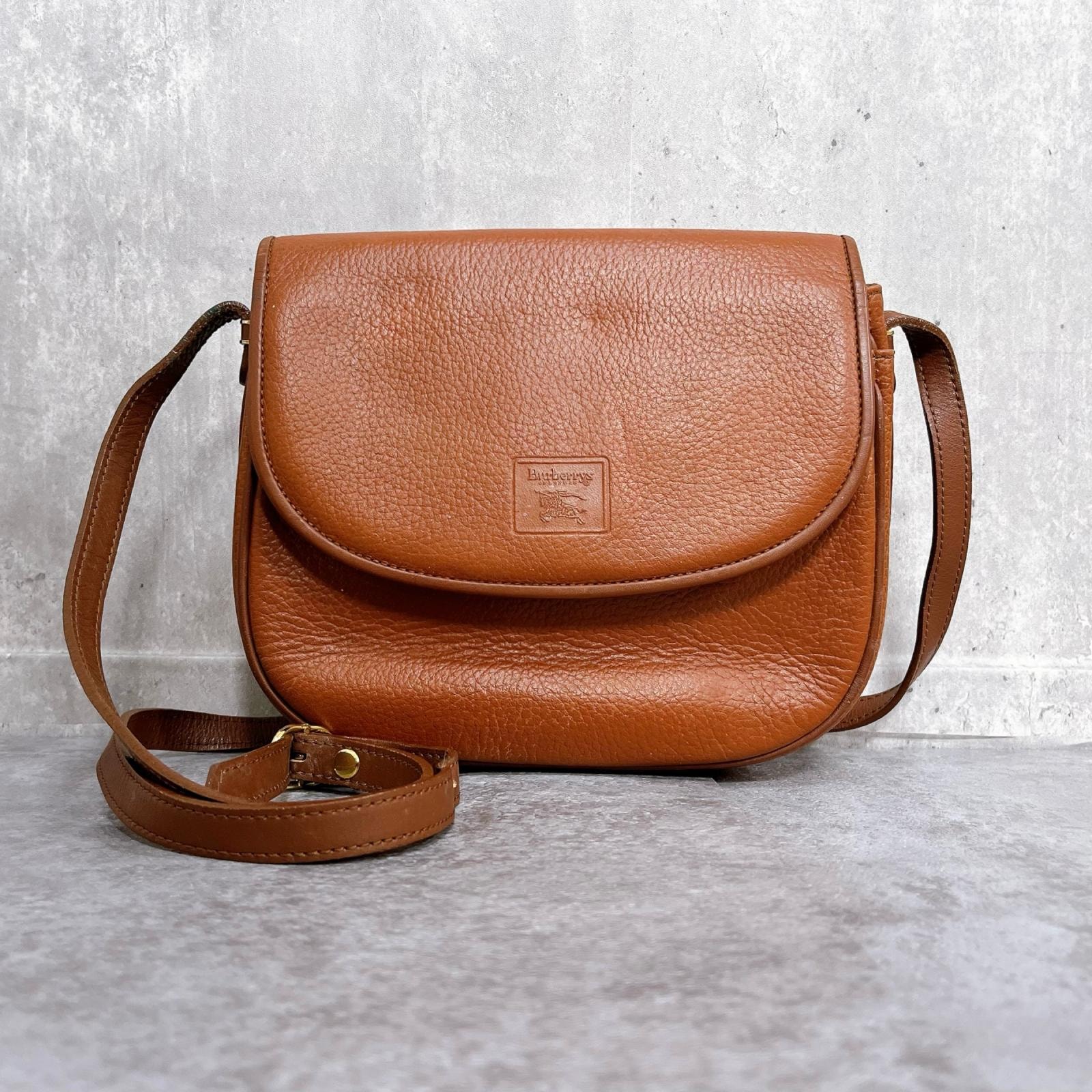 【BURBERRY】バーバリー EKD エクエストリアンナイト ホースロゴ 刻印 ショルダーバッグ フラップ型 無地 肩掛け ブラウン ゴールド金具