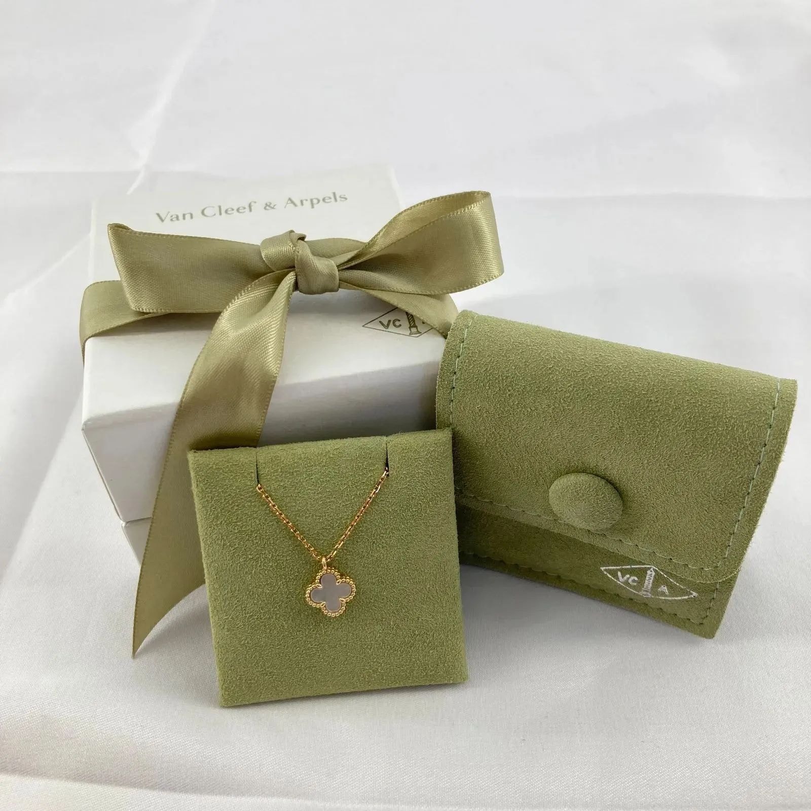 Van Cleef & Arpels(ヴァン クリーフ&アーペル) スウィートアルハンブラネックレス マザーオブパール Au750(YG) 2.9g ゴールド