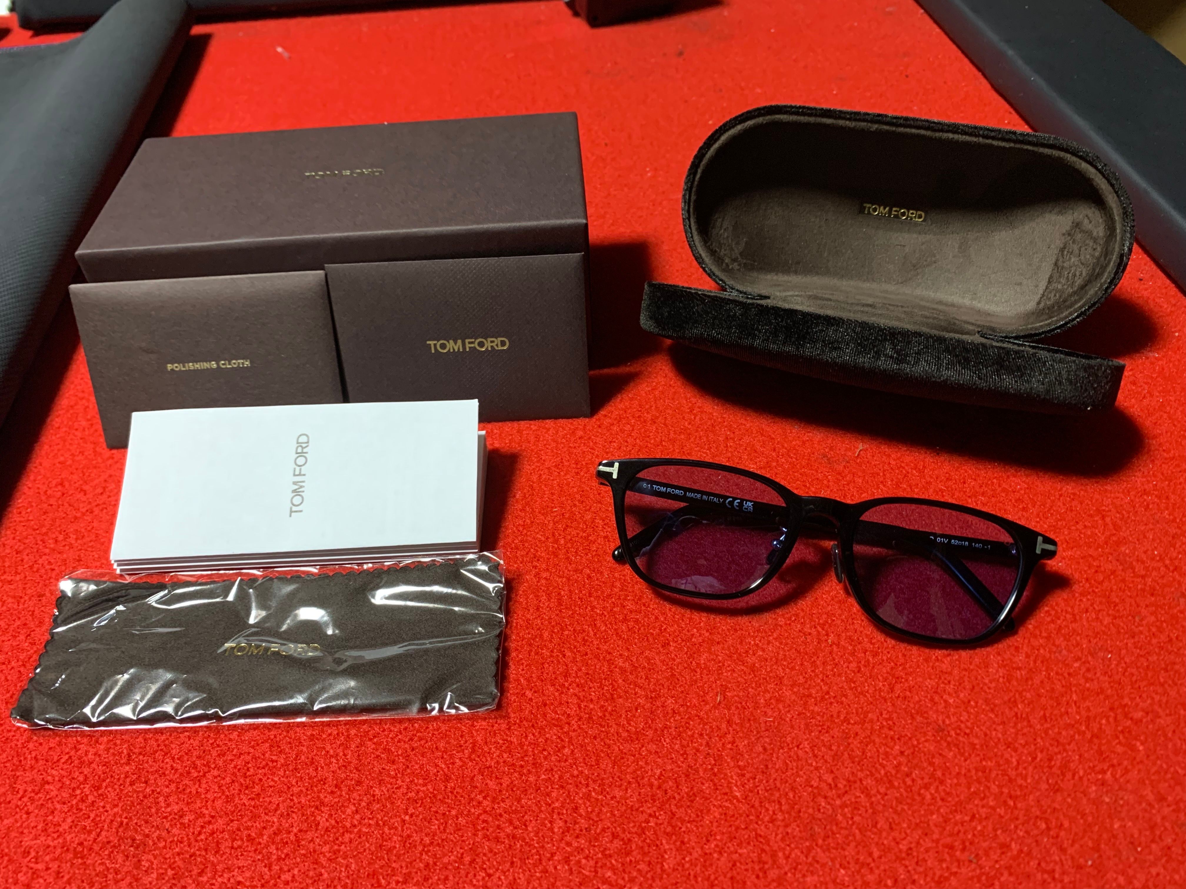 TOMFORD トムフォード サングラス TF1040D-01V 