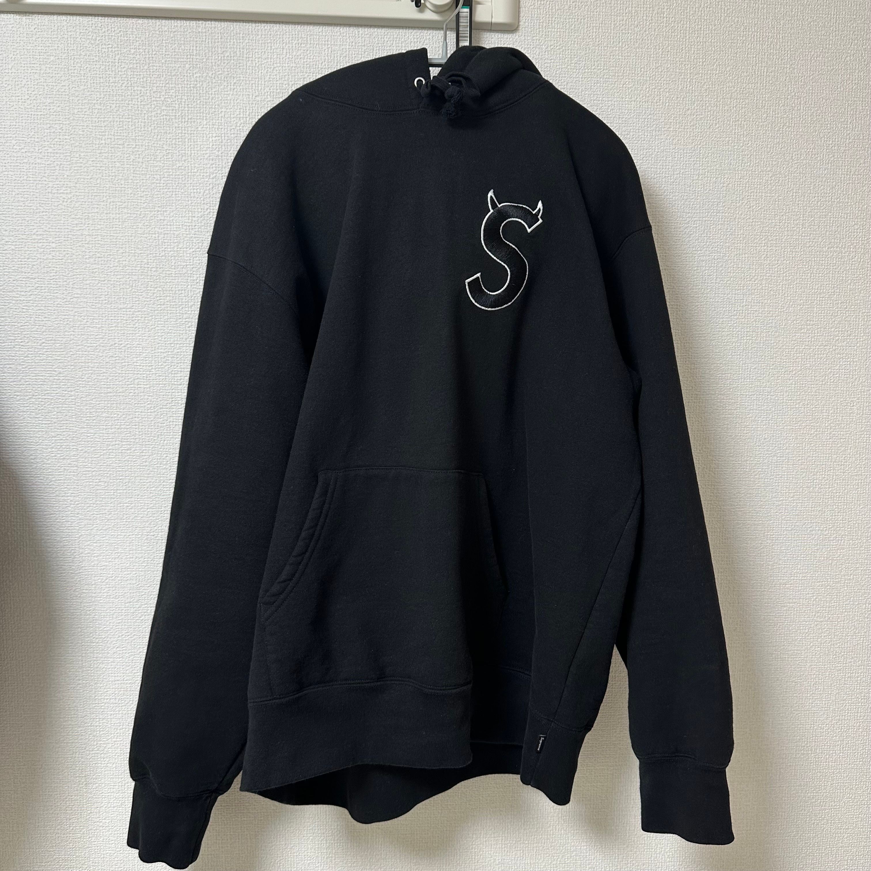 Supreme S Logo Hooded Sweatshirt "Black" (22FW)
