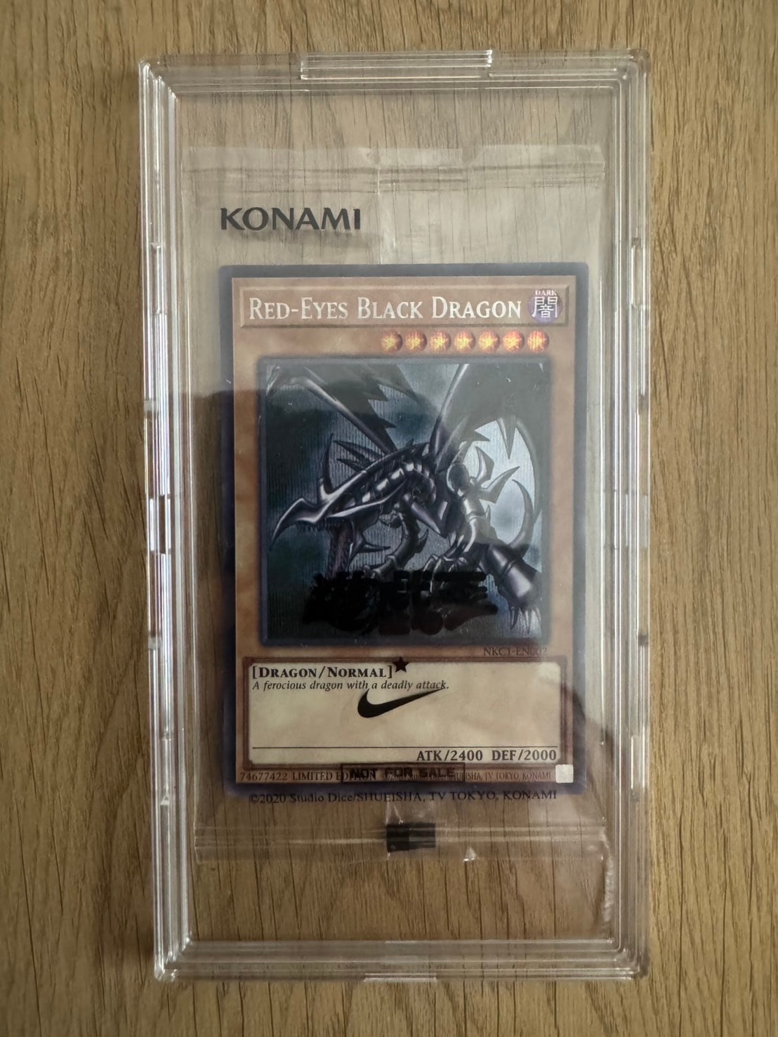 真紅眼の黒竜 SE [NKC1-EN002](遊戯王 x ナイキ エアーマックス 95 QS エアーマッスル House of Duel - 童実野町決闘遊戯館 限定プロモ) 