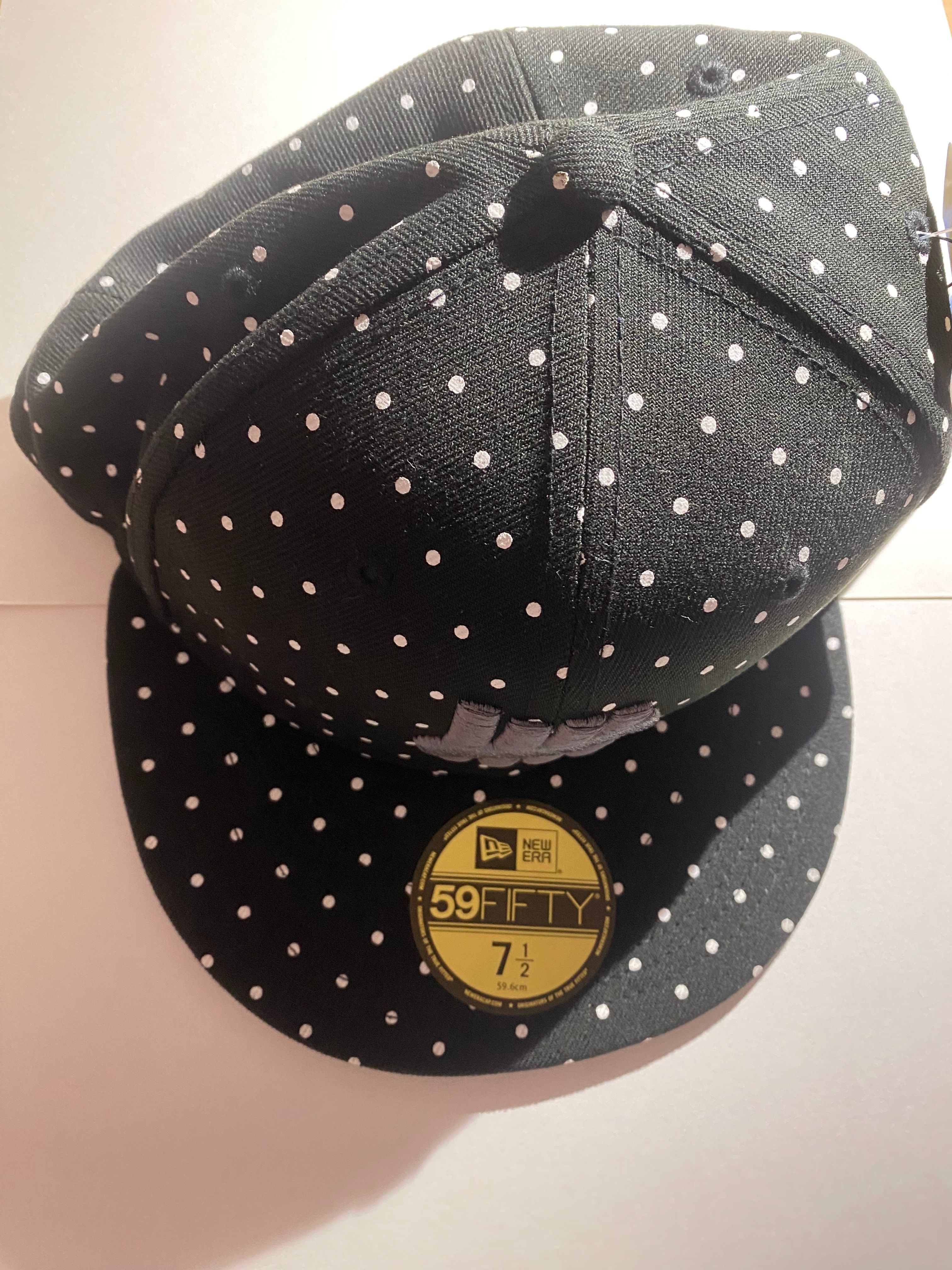 UNDEFEATED x NE Icon Dot Fitted "Black"