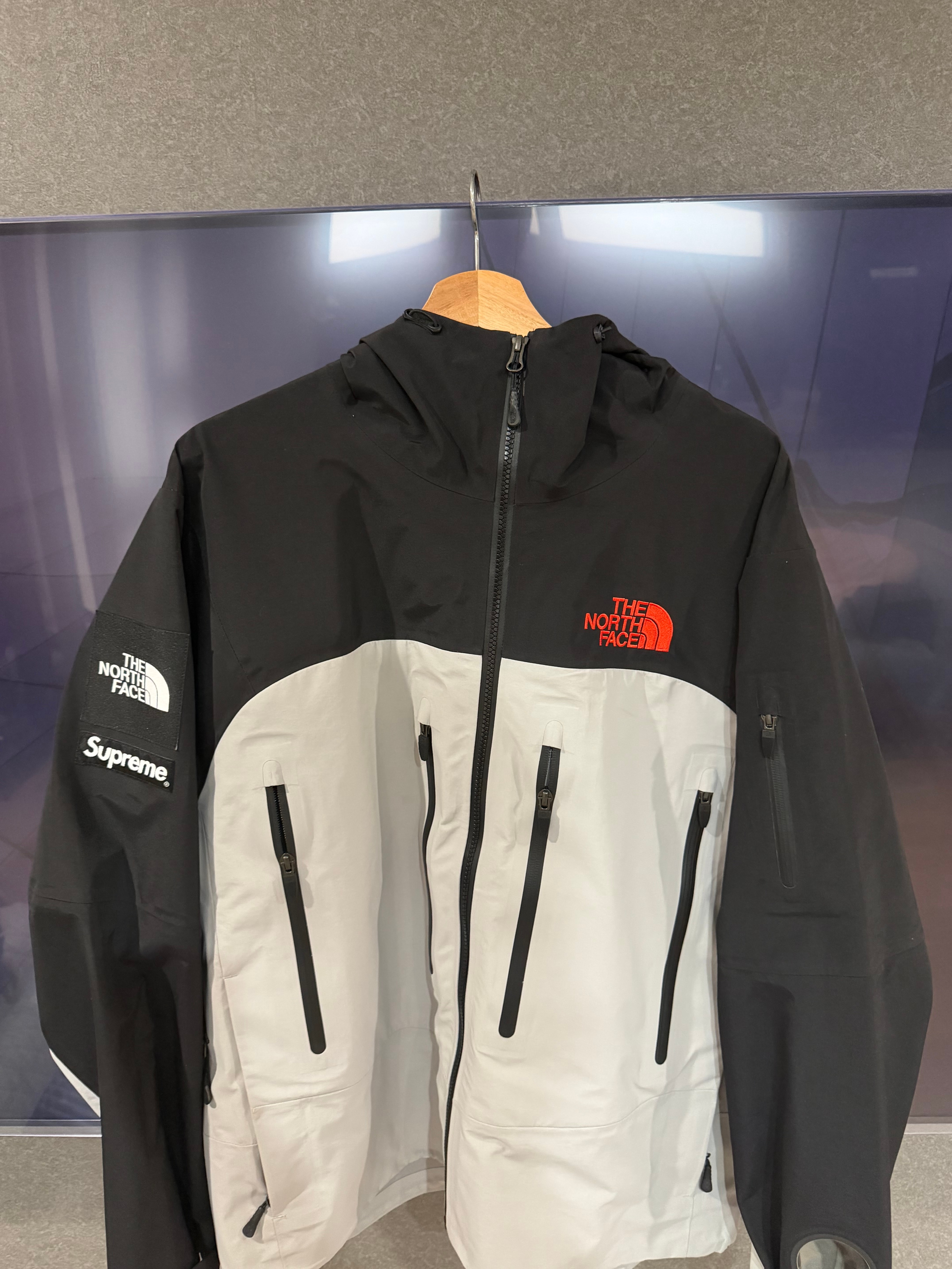 Supreme x The North Face Taped Seam Shell Jacket "Grey"