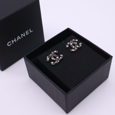 美品 CHANEL シャネル ココマーク ピアス ブラック 13P マメ有 - ピアス シルバー SP レディース