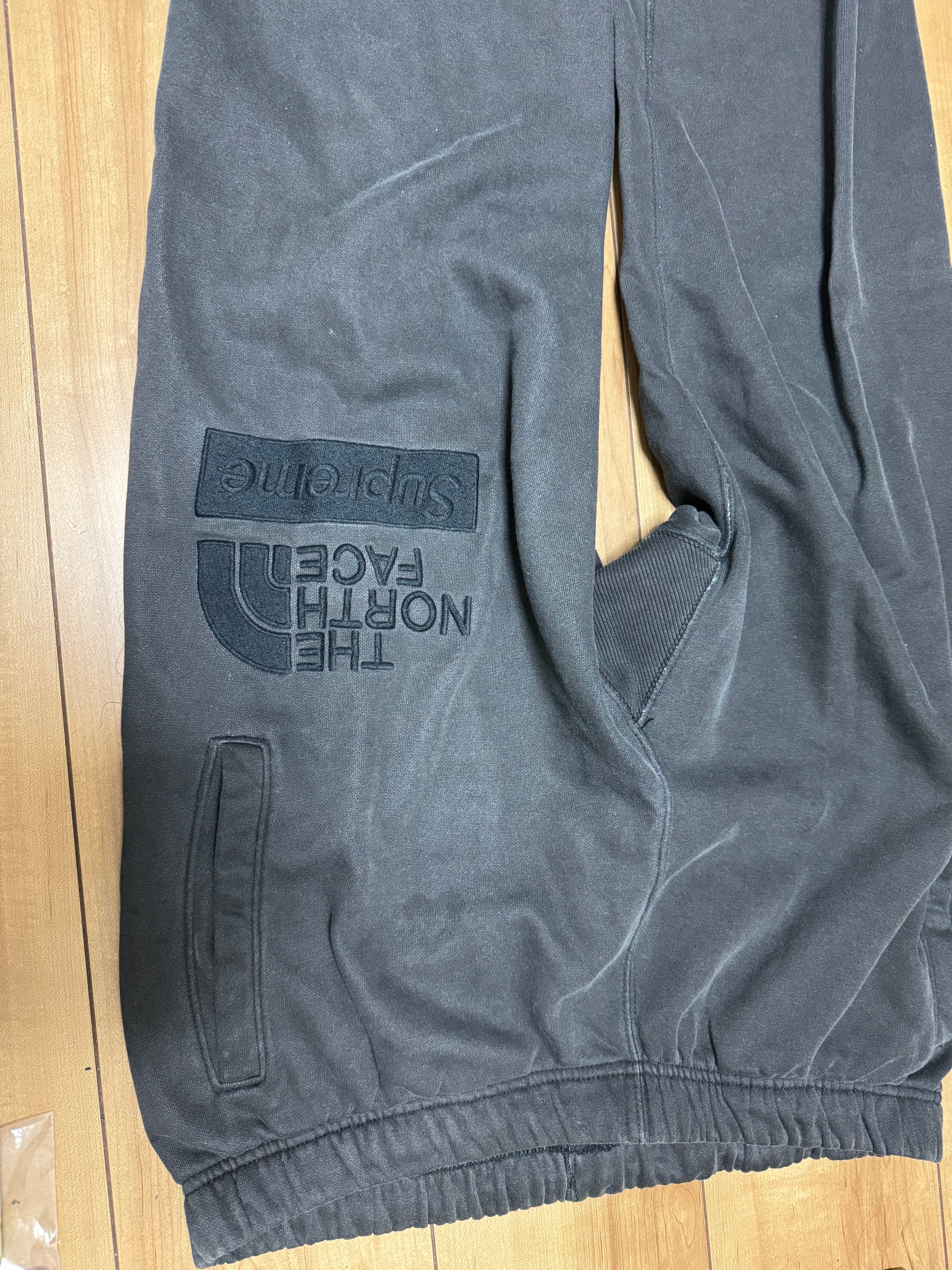 Supreme x The North Face Pigment Printed Sweatpant 