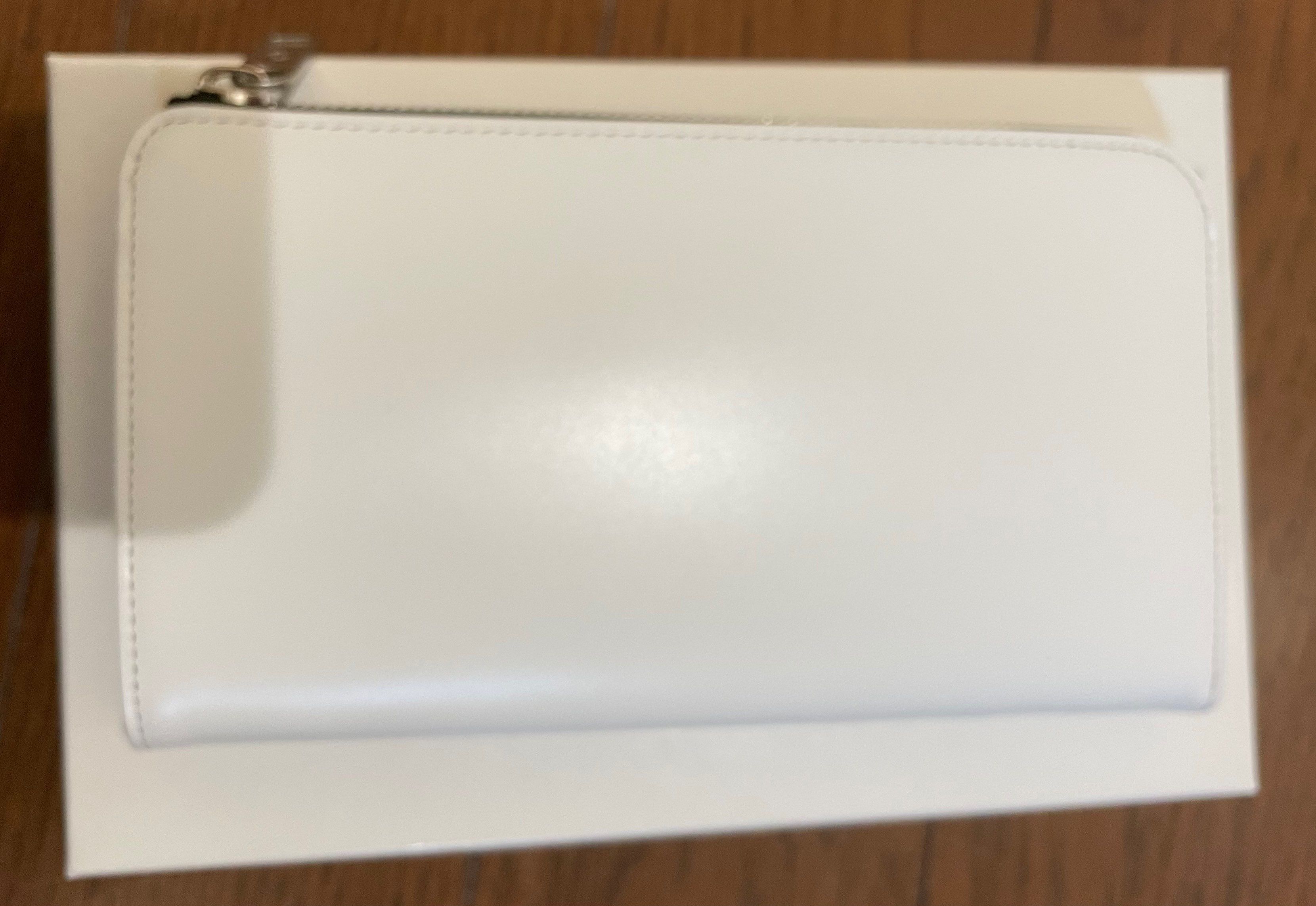 カーフスキンジップアラウンドウォレット