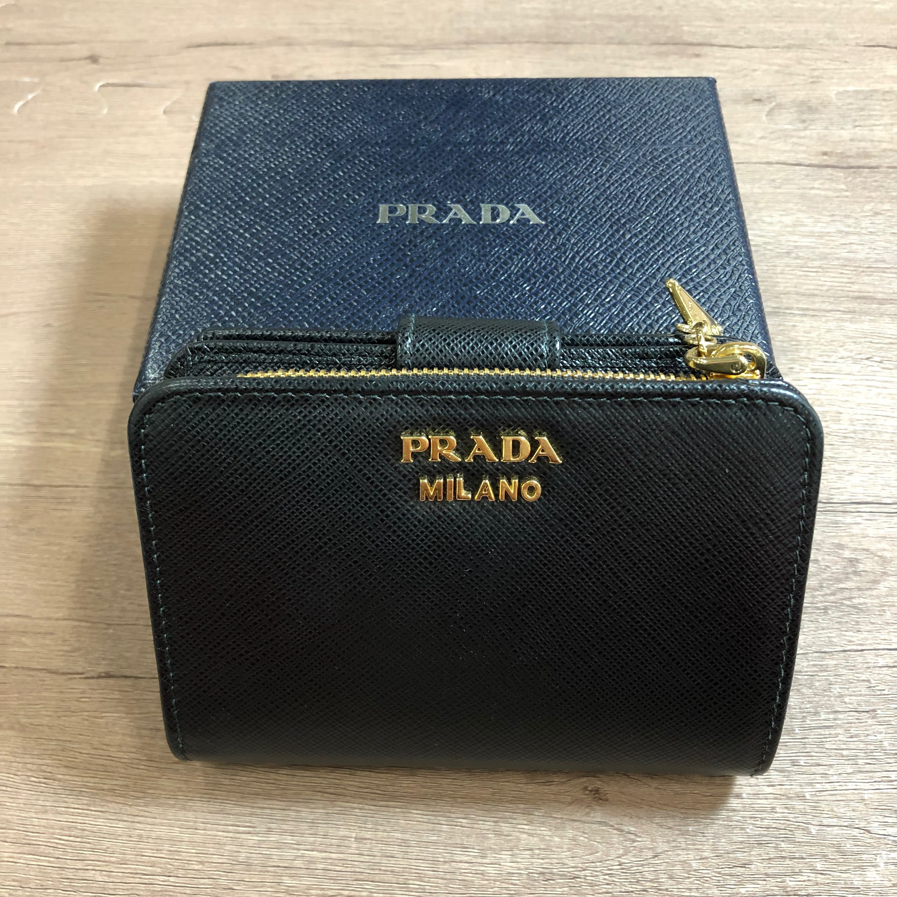 PRADA 財布