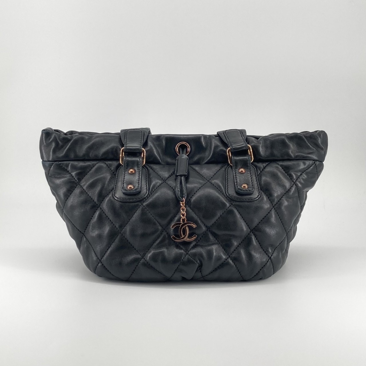 CHANEL(シャネル) マトラッセ 10番台 ラムスキン A33119 トートバッグ ブラック