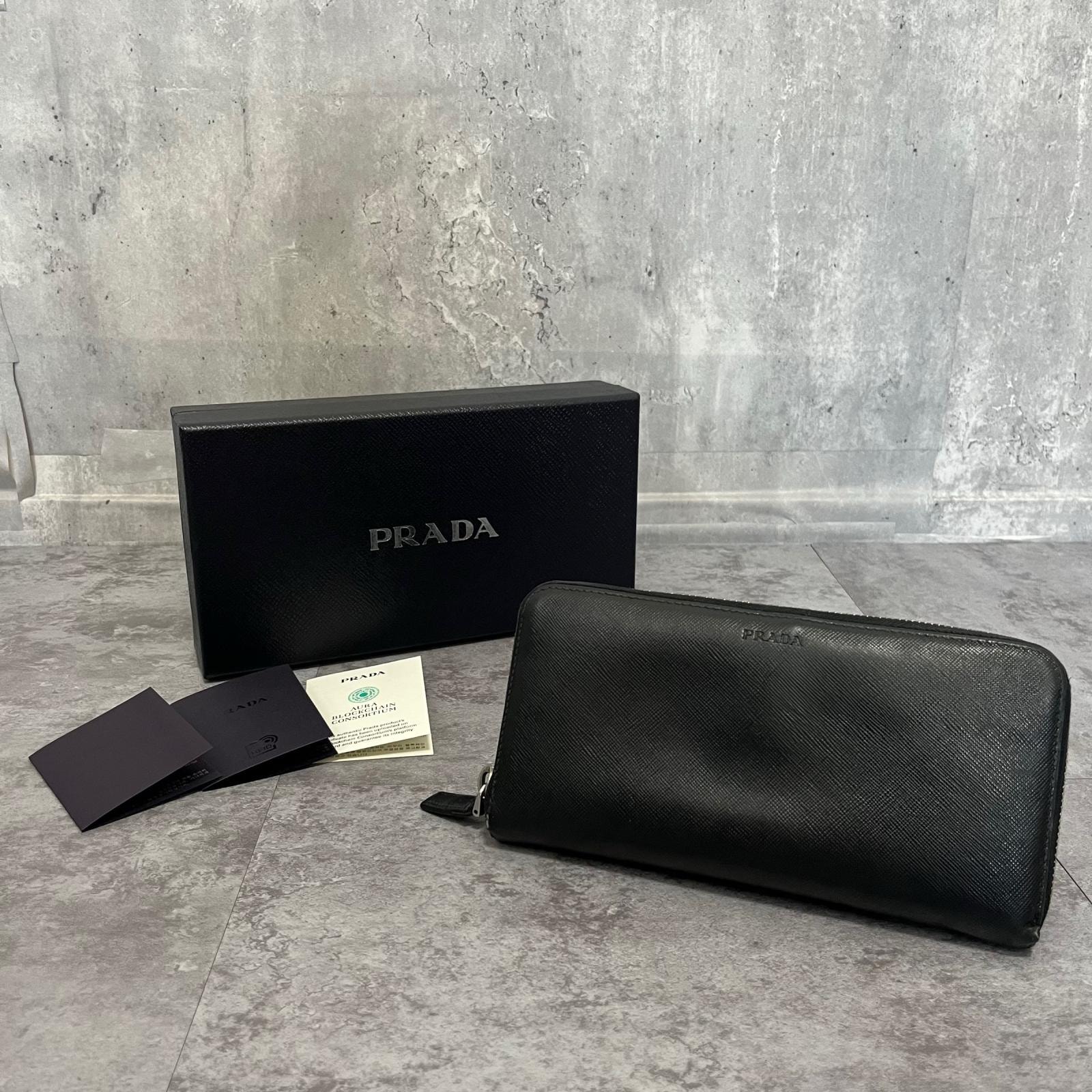 【PRADA】プラダ 長財布 箱付き ラウンドファスナー サフィアーノレザー ワンポイントロゴ ブラック ロングウォレット メンズ レディース