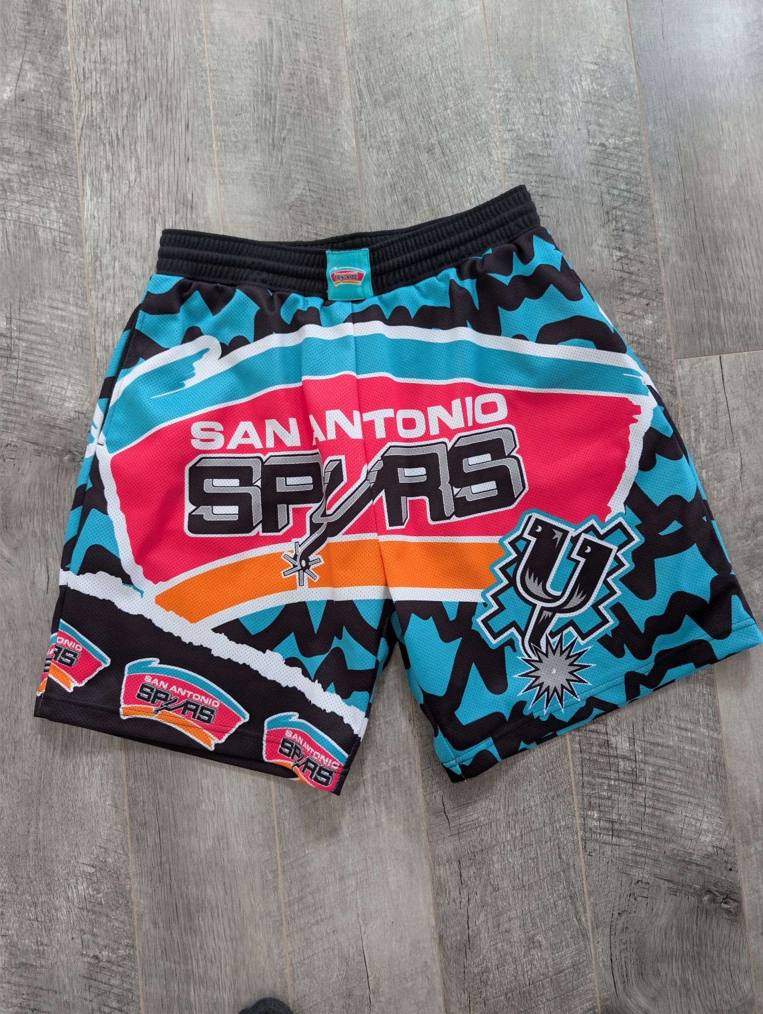 SPURS/スパーズ/NBA/バスケ/ハーフパンツ/ショートパンツ/ショーツ/短パン/ウェンバンヤマ/キャッスル/ダンカン/パーカー/レナード/デローザン/メッシュ/速乾性/ストリート/STREET/HIPHOP/ヒップホップ