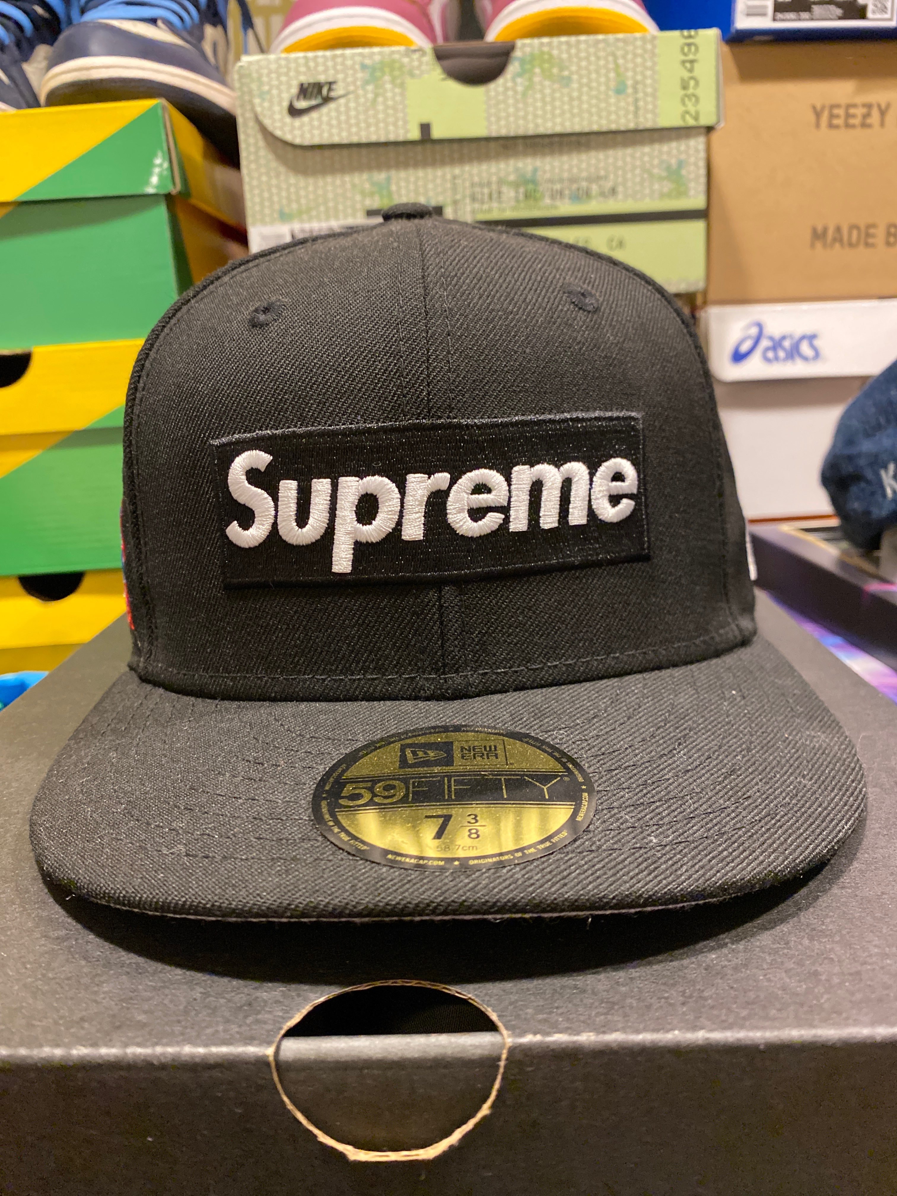 Supreme World Famous Box Logo New Era® "Black"
