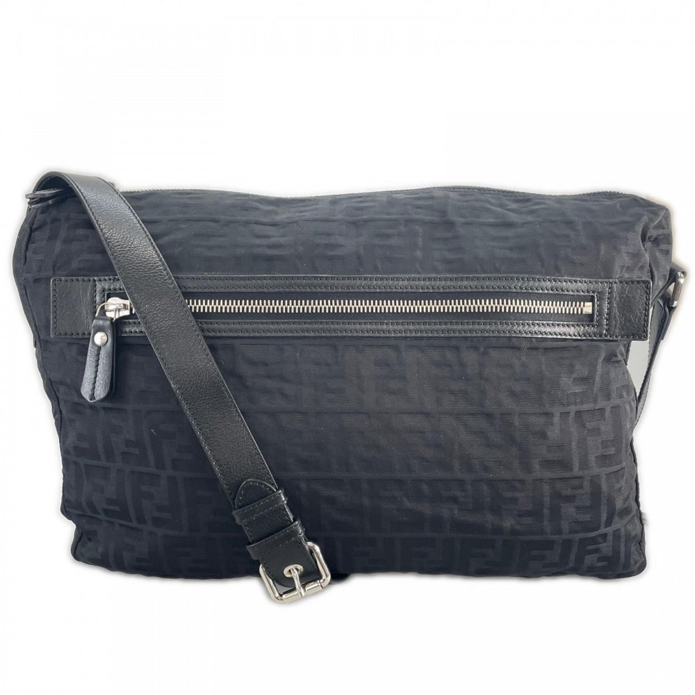 FENDI フェンディ ショルダーバッグ  ナイロン   ブラック 黒 シルバー金具 メンズ【中古品】
