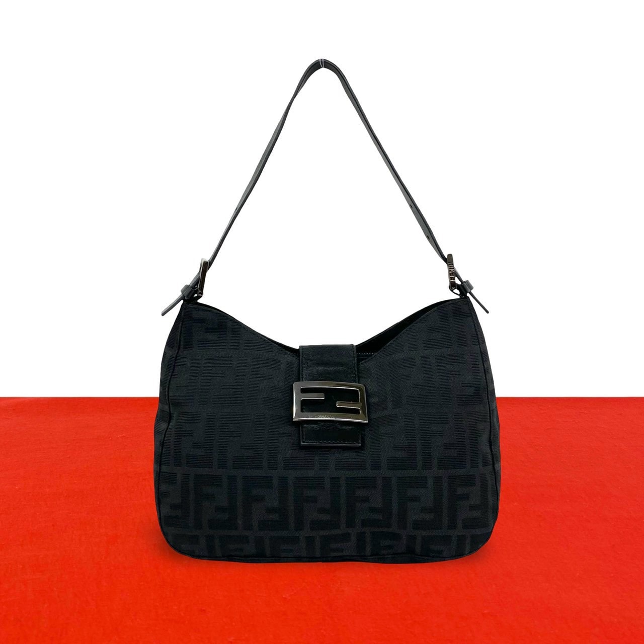 FENDI フェンディ ズッカ FF 柄 キャンバス レザー ショルダーバッグ ブラック
 34022