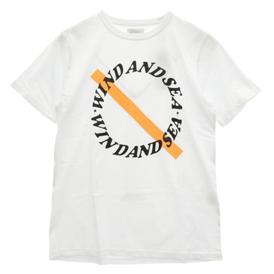 WIND AND SEA ウィンダンシー Tシャツ WDS-SAT-2S-01 × SATURDAYS SURF サタデーズサーフ フロントプリント Tシャツ 半袖カットソー ホワイト系 M【新古品】【未使用】【中古】
