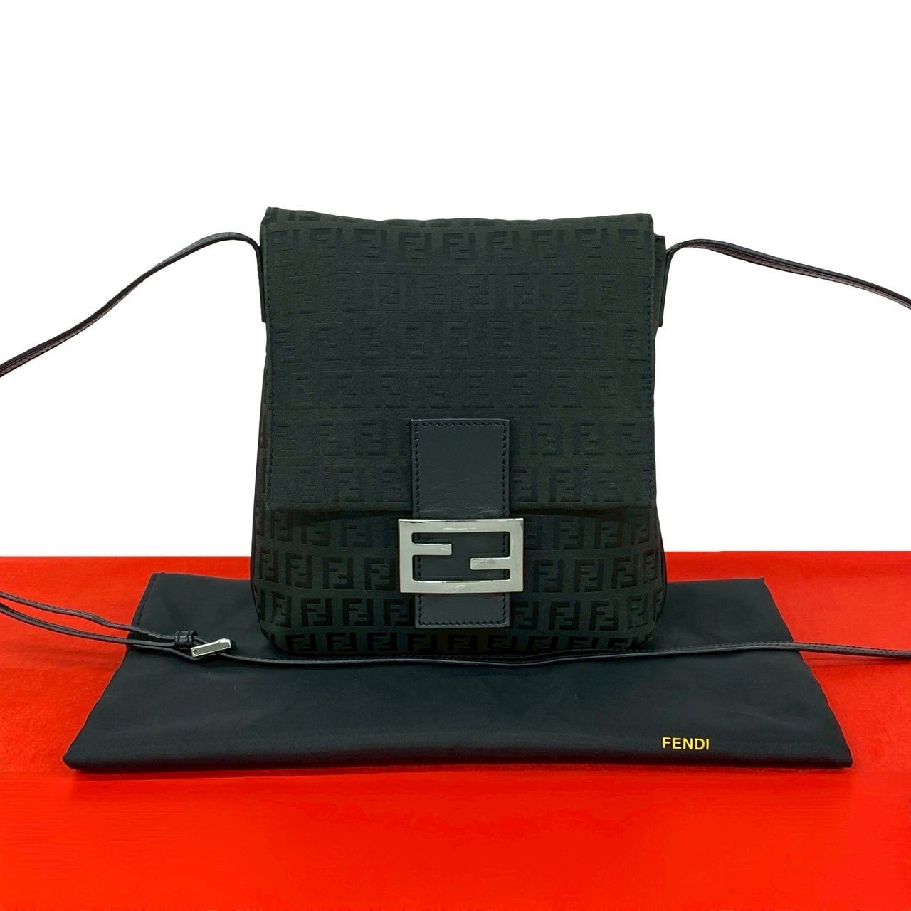 FENDI フェンディ ズッキーノ FF 柄 キャンバス レザー ショルダーバッグ ブラック
 157-1