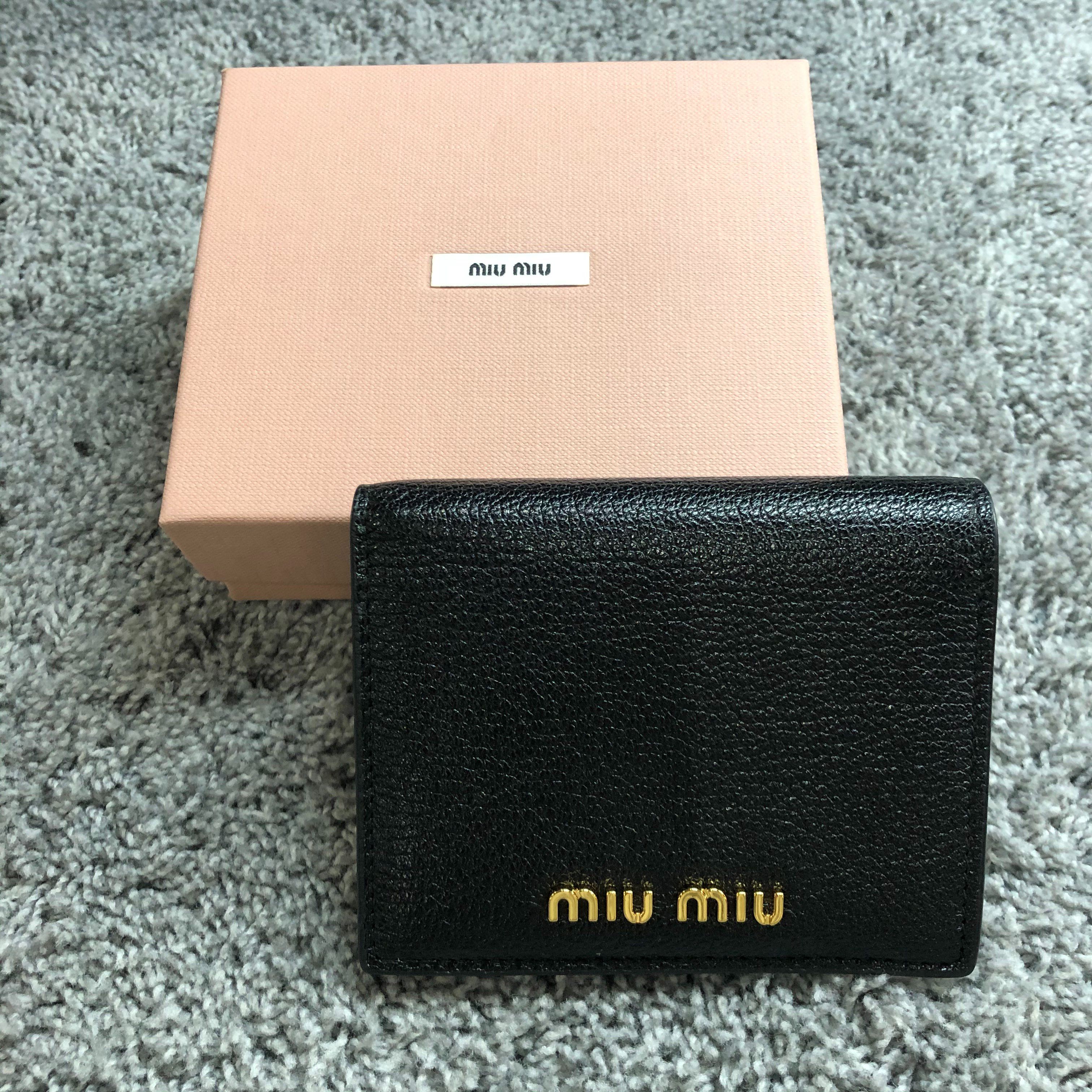 ミュウミュウ 折り財布