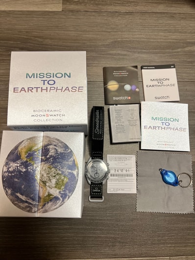 OMEGA × Swatch BIOCERAMIC MoonSwatch "Mission to Earthphase" SO33M700