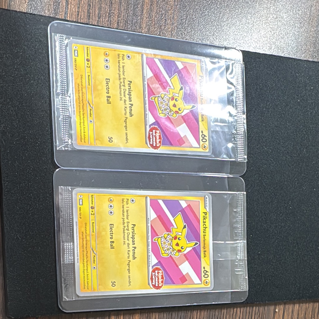 状態A】バティックシャツを着たピカチュウ (フラワーピカチュウ柄) P