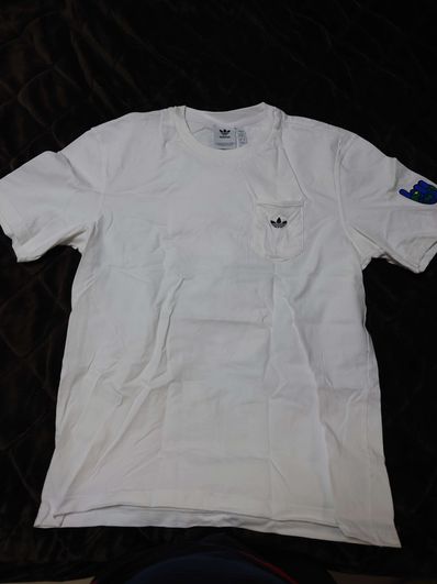 AdidasTシャツ