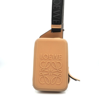 LOEWE(ロエベ)モールデッド スリング クロスボディバッグ ナチュラル レザー アナグラム ロゴ ショルダーバッグ シルバー金具 斜め掛け レディース メンズ【中古】