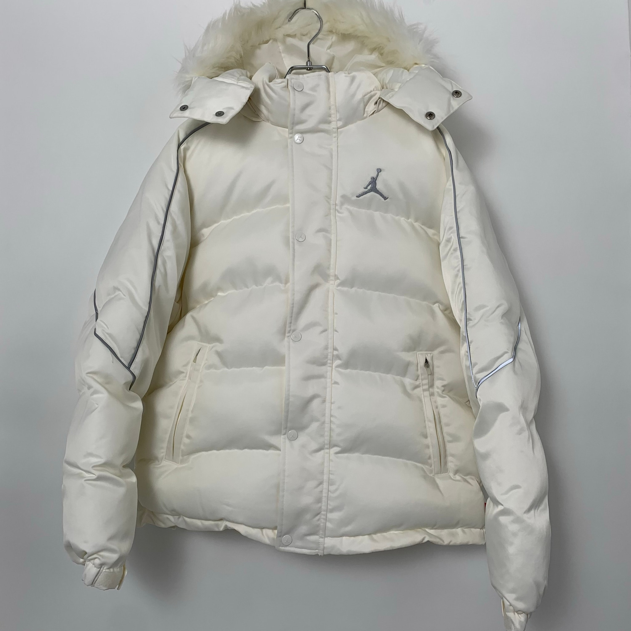 Supreme x Jordan Puffer Jacket "Sail"