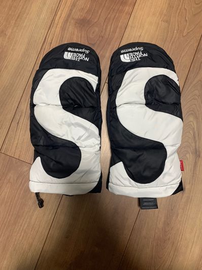 Supreme x The North Face S Logo Nuptse Mitts "Black"