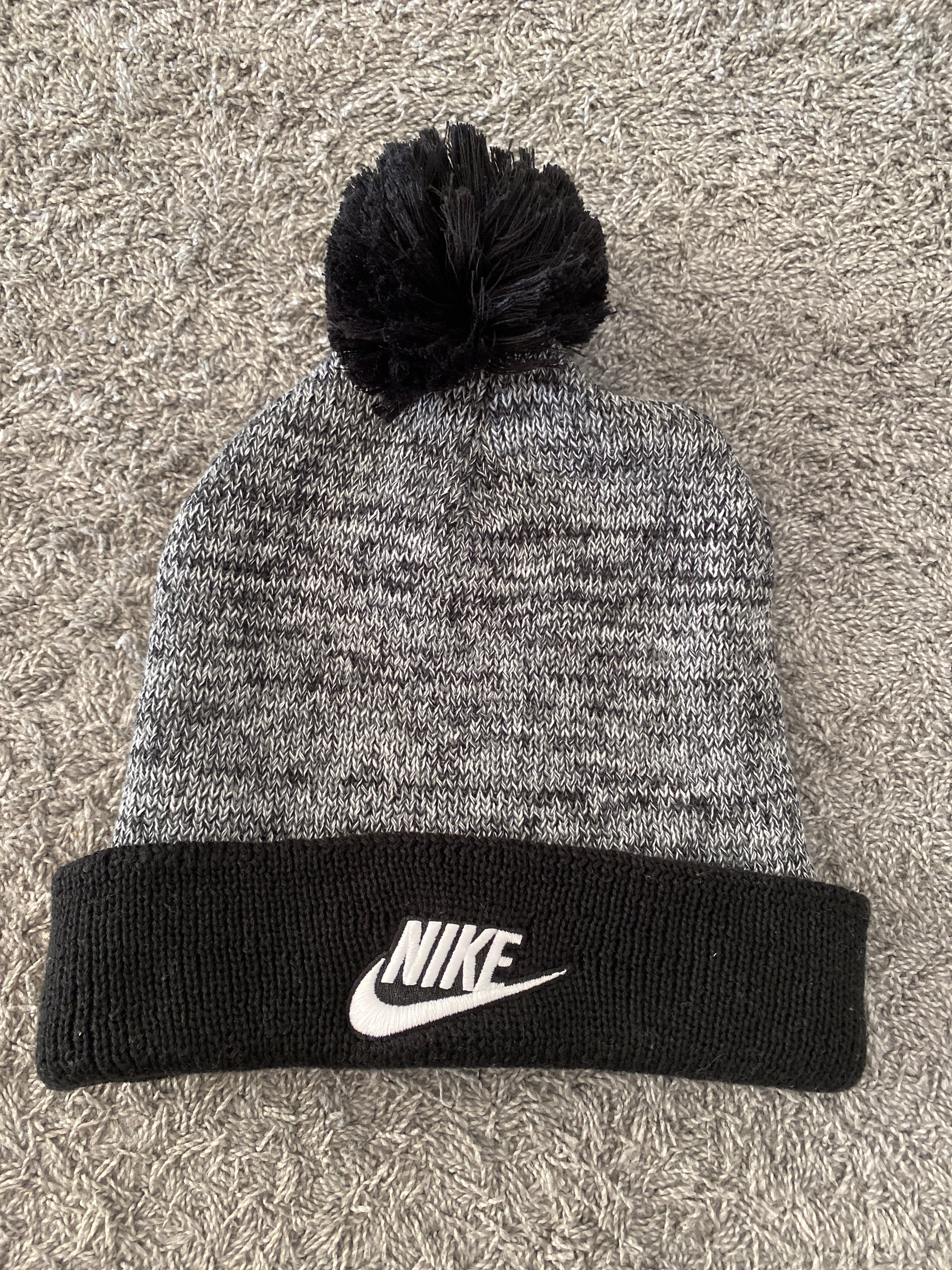 ナイキボンボンニット