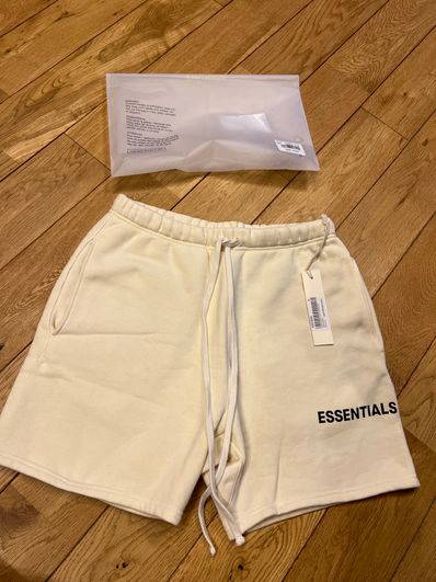 FEAR OF GOD Essentials Graphic Sweat Shorts "Black"