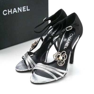 ■美品■CHANEL シャネル サンダル サイズ37.5C 09P パイソンレザー × サテン アンクルストラップ CC カメリア イミテーションパール 靴 イタリア製 ブランド古着【中古】20250513/RA4578