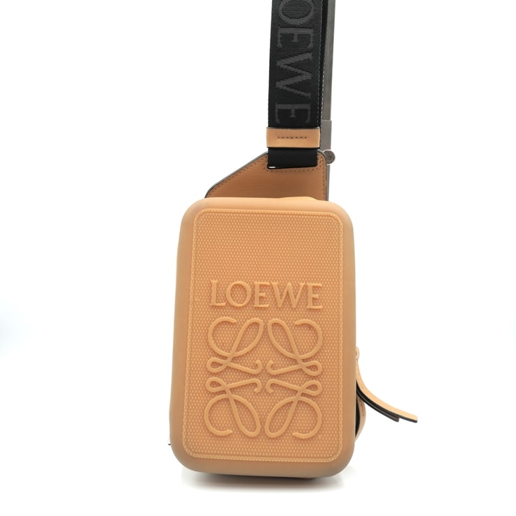 LOEWE(ロエベ)モールデッド スリング クロスボディバッグ ナチュラル レザー アナグラム ロゴ ショルダーバッグ シルバー金具 斜め掛け レディース メンズ【中古】