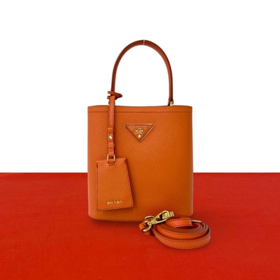 PRADA プラダ パニエ 三角ロゴ 金具 レザー ショルダーバッグ オレンジ
nd3-5