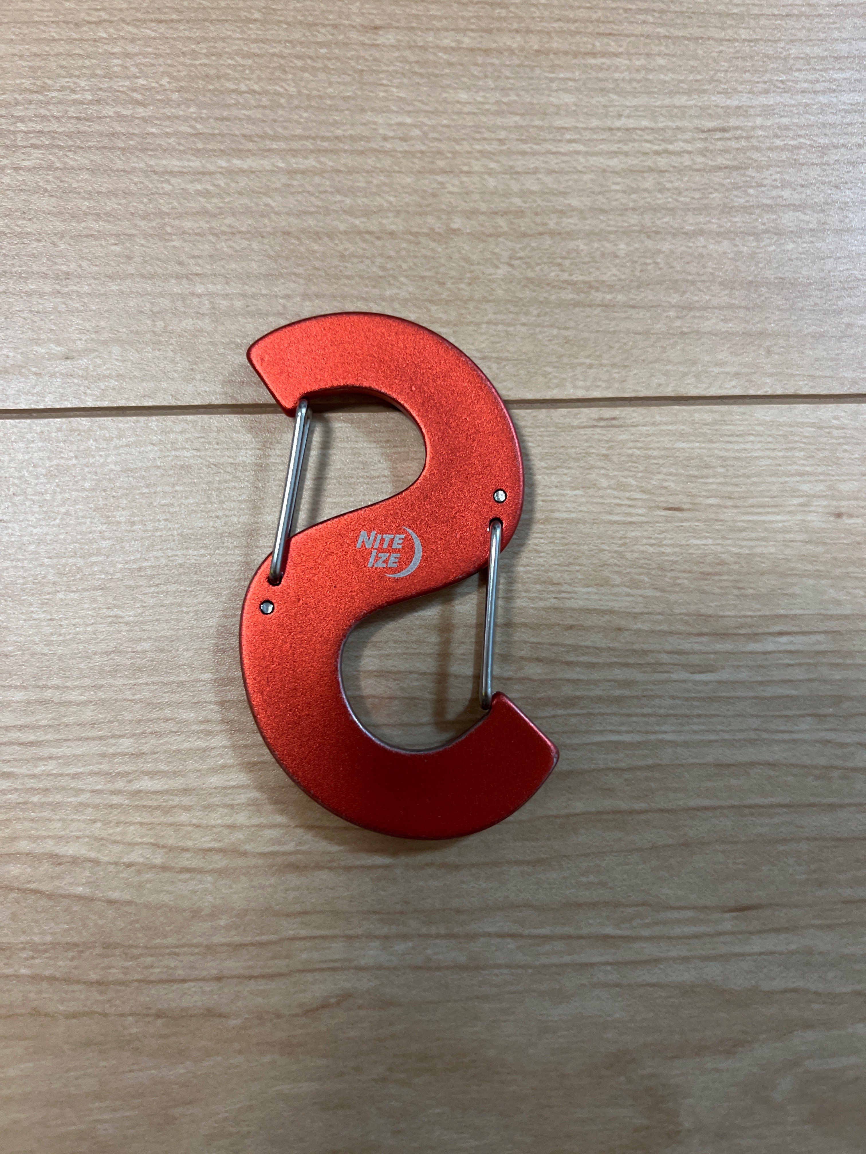 Supreme x Nite Ize S Logo Keychain "Red"