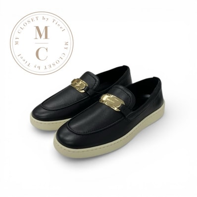 フェラガモ FERRAGAMO スニーカー 靴 シューズ レザー ブラック ゴールド ロゴプレート スリッポン フラットシューズ