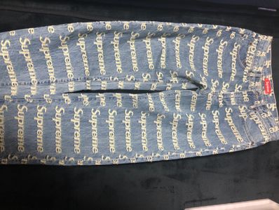 Supreme Frayed Logos Regular Jean "Blue"