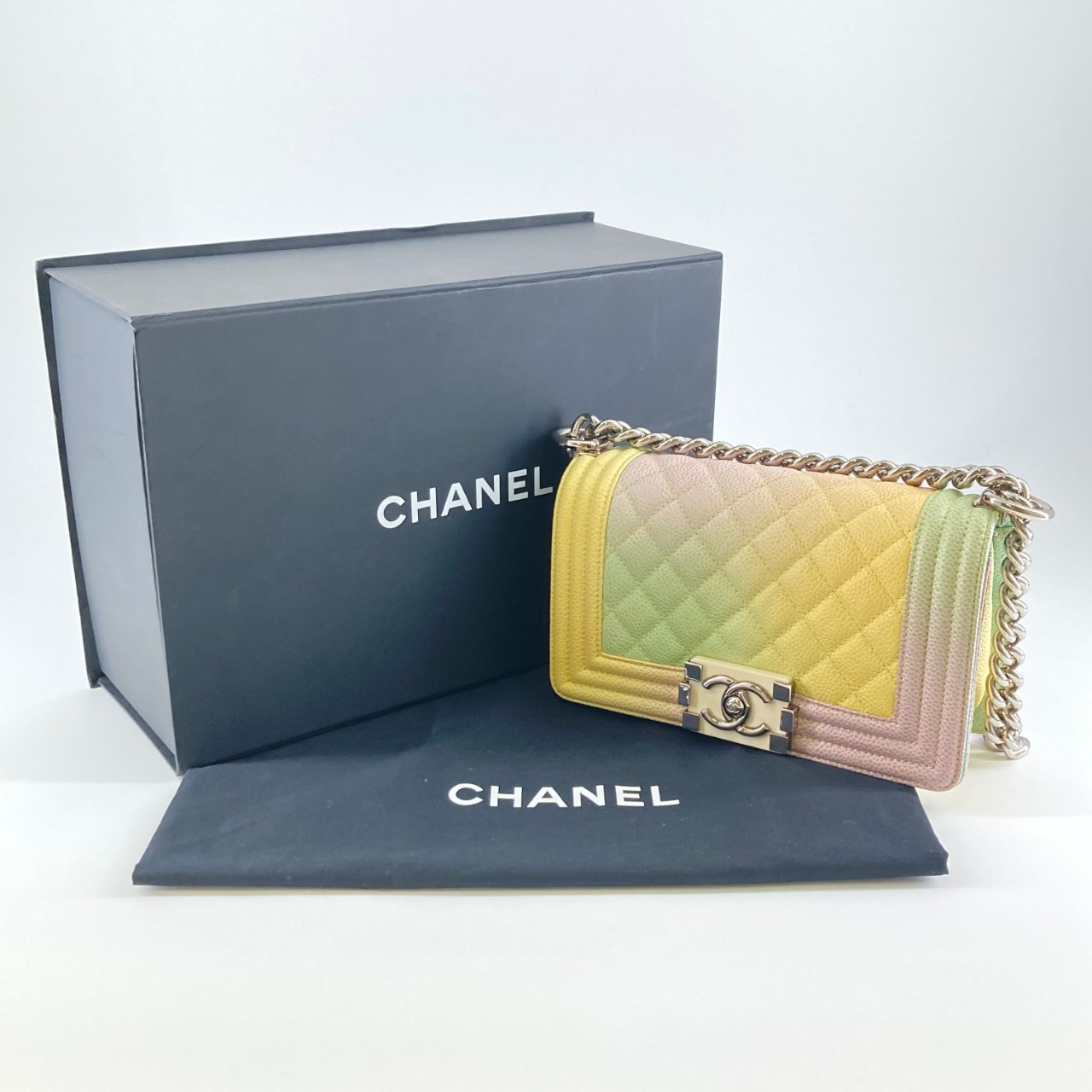 CHANEL(シャネル) ボーイ シャネル20 25番台 A67085 ショルダーバッグ レインボー