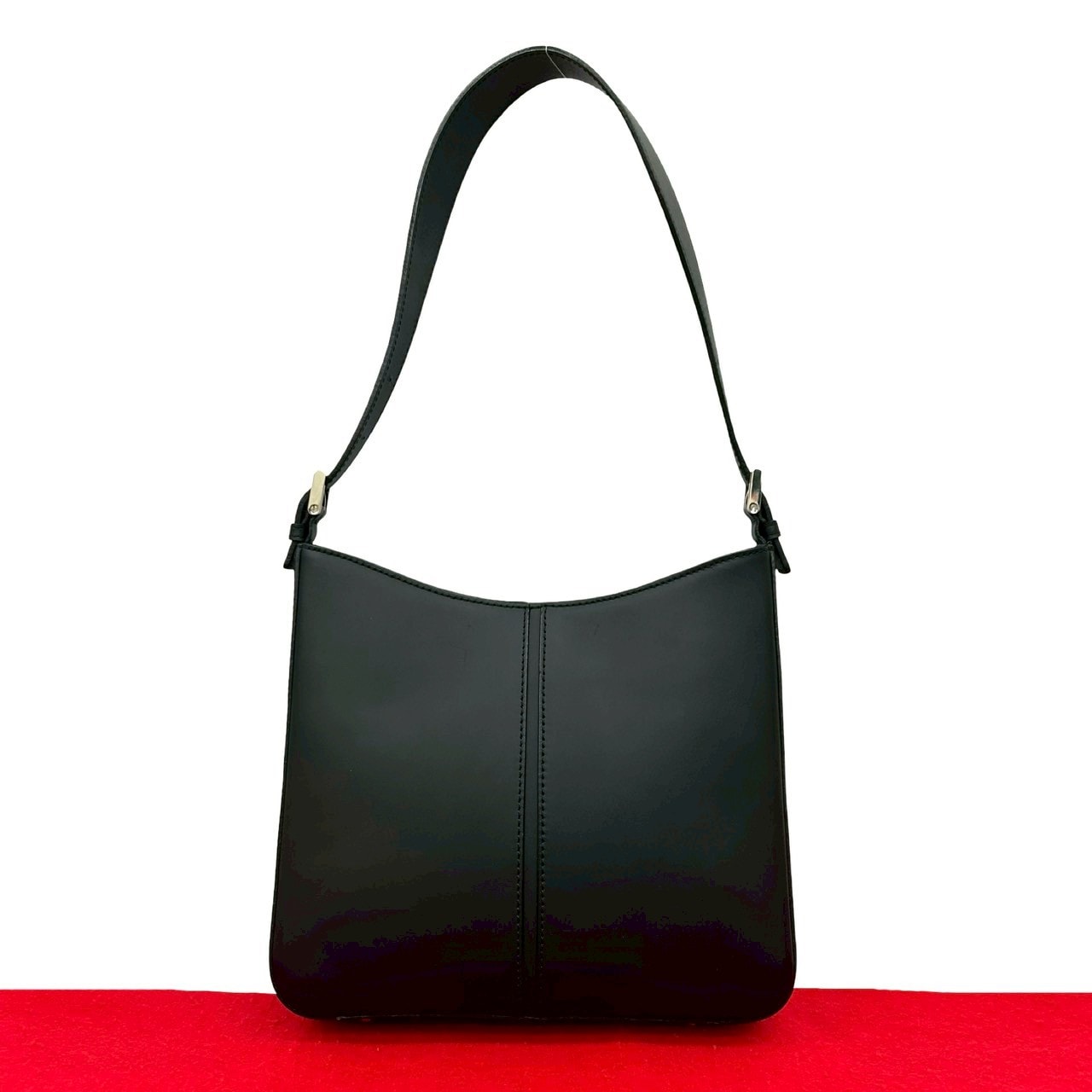 BURBERRY バーバリー ロゴ 刻印 ノバチェック 柄 レザー ショルダーバッグ ブラック
11376