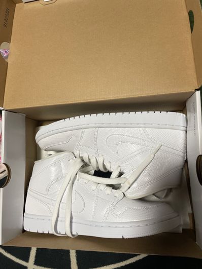 ウィメンズ エア ジョーダン1MID